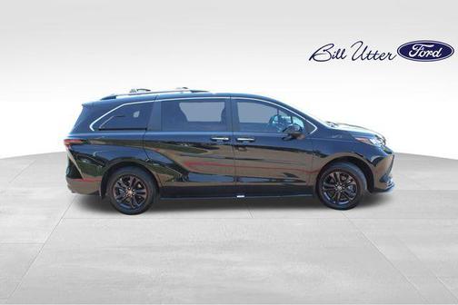 2024 Toyota Sienna Woodland Edition