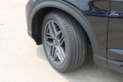 Agate Black Metallic 2026 Ford Explorer ST