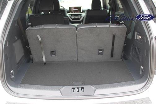 SPACE WHITE METALLIC 2026 Ford Explorer ST-Line
