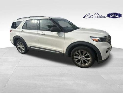 Star White Metallic Tri-Coat 2022 Ford Explorer XLT