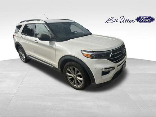 Star White Metallic Tri-Coat 2022 Ford Explorer XLT