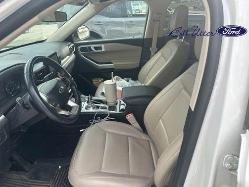 Star White Metallic Tri-Coat 2022 Ford Explorer XLT