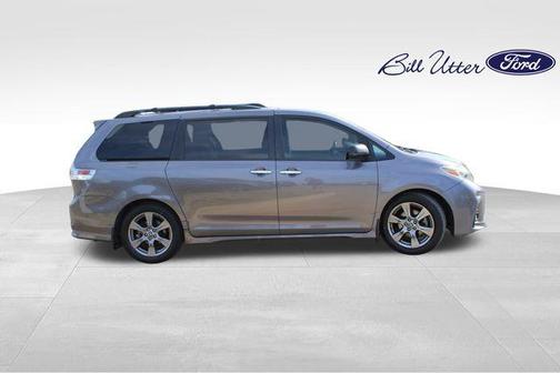 2019 Toyota Sienna SE