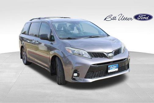 2019 Toyota Sienna SE