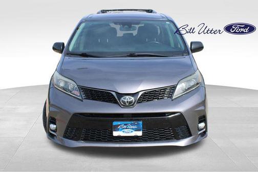 2019 Toyota Sienna SE