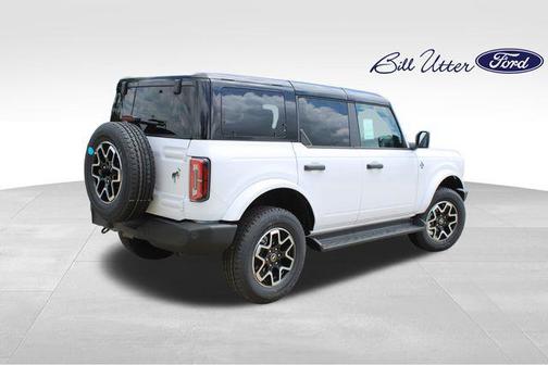 Oxford White 2026 Ford Bronco Outer Banks