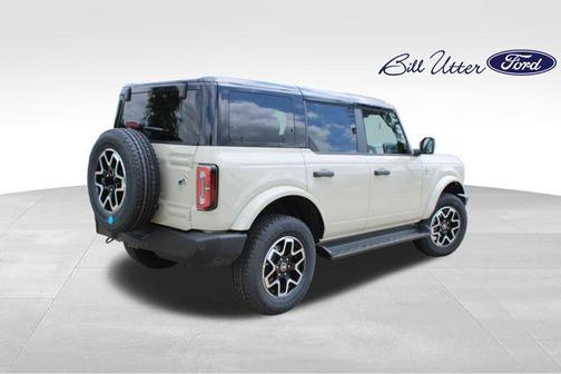 DESERT SAND 2026 Ford Bronco Outer Banks