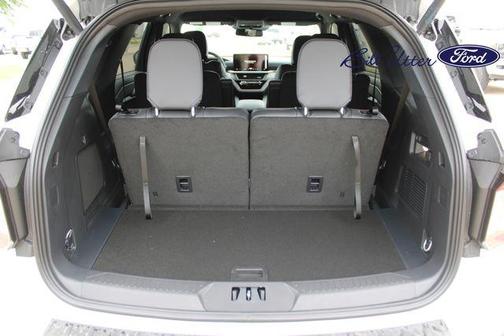 Star White Metallic Tri-Coat 2026 Ford Explorer ST-Line