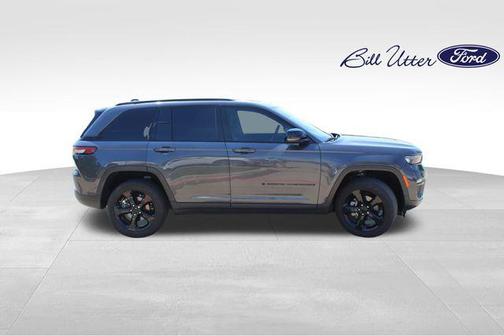 Baltic Gray Metallic Clearcoat 2023 Jeep Grand Cherokee Limited