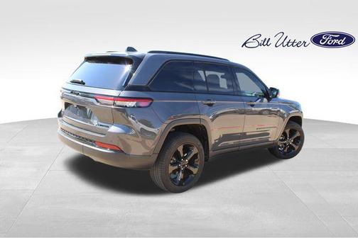 Baltic Gray Metallic Clearcoat 2023 Jeep Grand Cherokee Limited