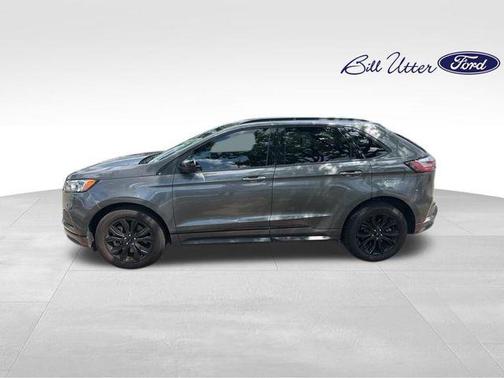 Carbonized Gray Metallic 2022 Ford Edge SE