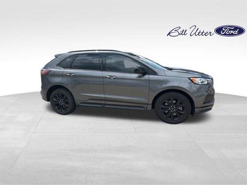 Carbonized Gray Metallic 2022 Ford Edge SE