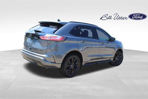 CARBONIZED GRAY 2022 Ford Edge SE