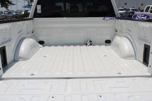 STAR WHITE METALLIC TRICOAT 2026 Ford F-150 Lariat