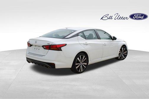 2022 Nissan Altima SR FWD