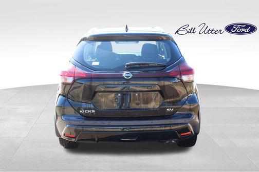 2022 Nissan Kicks SV