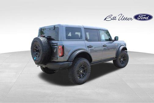 Carbonized Gray Metallic 2026 Ford Bronco Badlands