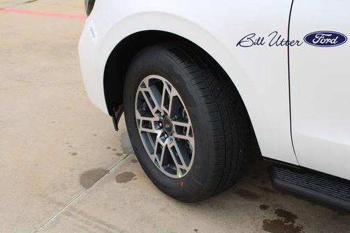 Star White Metallic Tri-Coat 2026 Ford Expedition Active