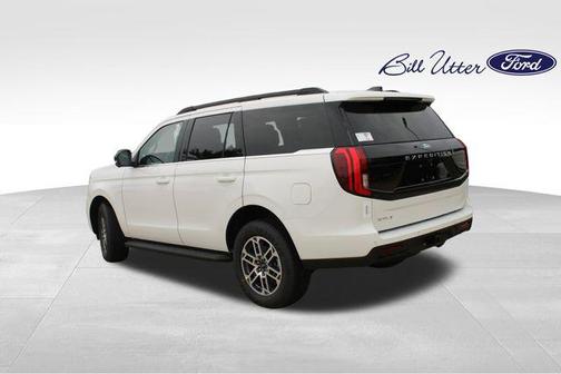 Star White Metallic Tri-Coat 2026 Ford Expedition Active