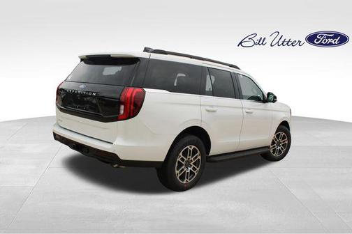 Star White Metallic Tri-Coat 2026 Ford Expedition Active