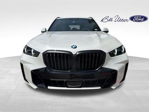 Mineral White Metallic 2024 BMW X5 sDrive40i