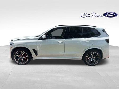 Mineral White Metallic 2024 BMW X5 sDrive40i