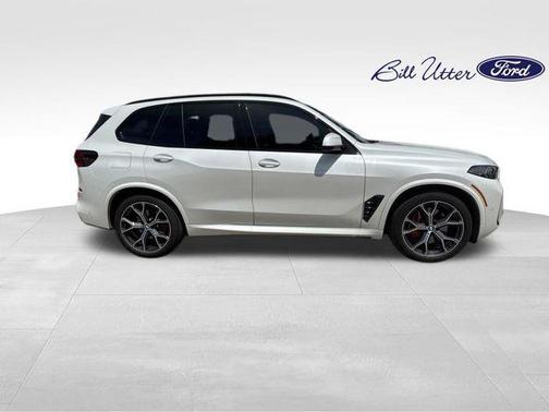 Mineral White Metallic 2024 BMW X5 sDrive40i