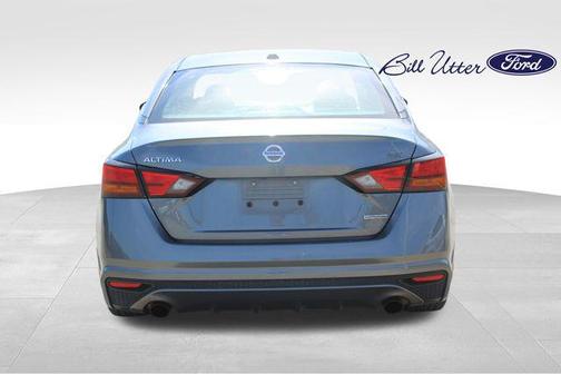 Gun Metallic 2019 Nissan Altima 2.0 SR