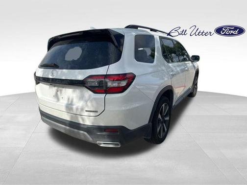 2024 Honda Pilot Touring 8-Passenger