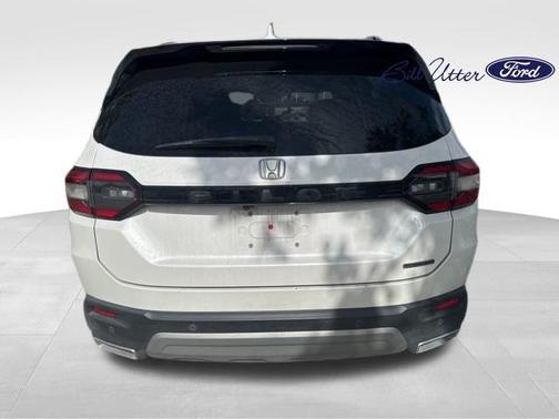 2024 Honda Pilot Touring 8-Passenger