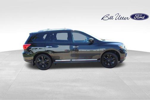 2017 Nissan Pathfinder Platinum