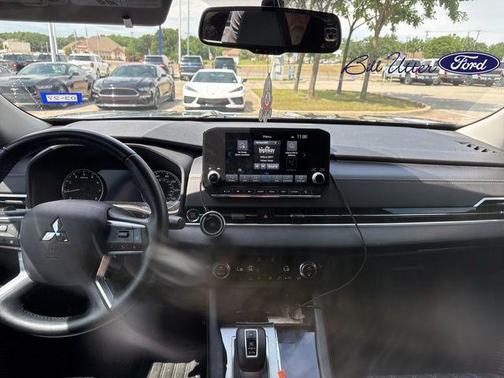 Labrador Black Pearl 2022 Mitsubishi Outlander SP