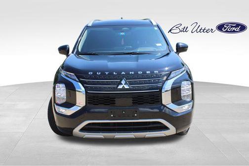Labrador Black Pearl 2022 Mitsubishi Outlander SP