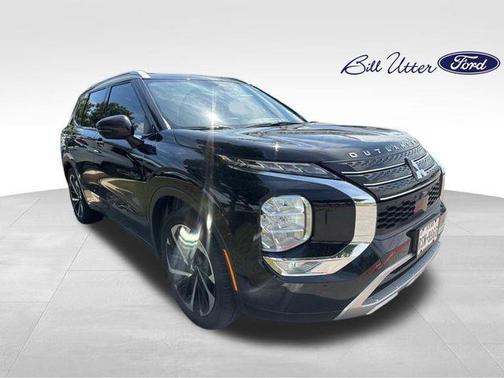 Labrador Black Pearl 2022 Mitsubishi Outlander SP