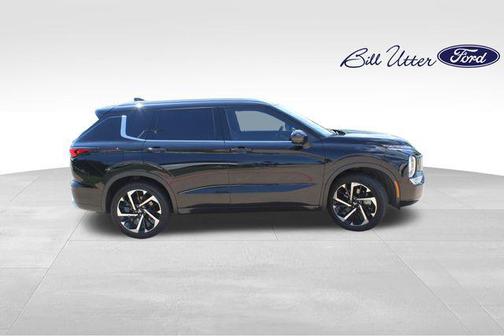 Labrador Black Pearl 2022 Mitsubishi Outlander SP