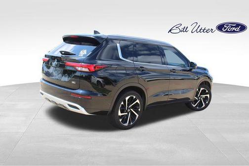 Labrador Black Pearl 2022 Mitsubishi Outlander SP