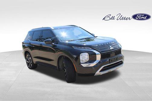 Labrador Black Pearl 2022 Mitsubishi Outlander SP