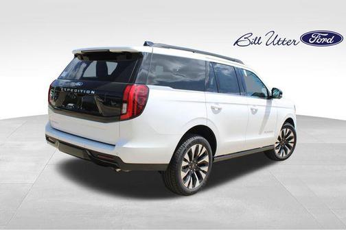 White Metallic 2027 Ford Expedition Platinum