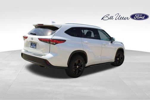 Blizzard Pearl 2021 Toyota Highlander XLE