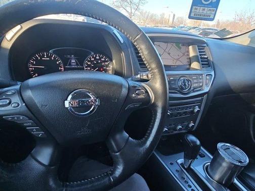 2018 Nissan Pathfinder SL