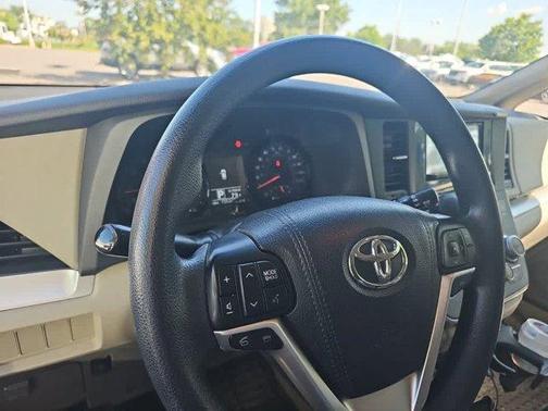 2015 Toyota Sienna LE