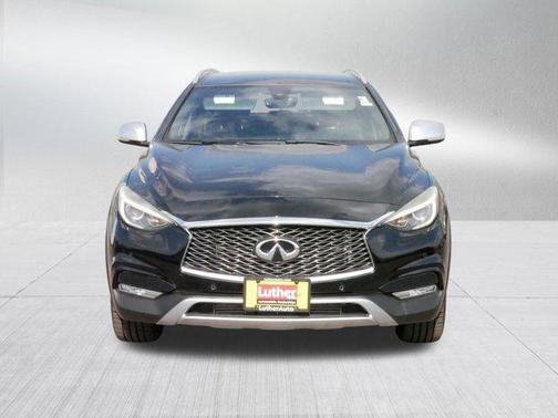 2017 INFINITI QX30 Premium