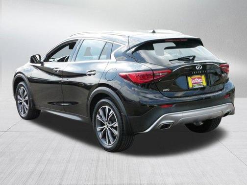 2017 INFINITI QX30 Premium