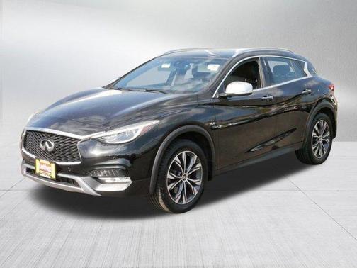 2017 INFINITI QX30 Premium