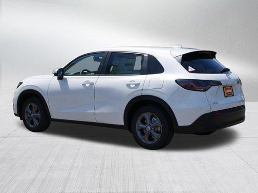 Platinum White Pearl 2027 Honda HR-V LX