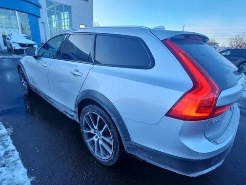 2020 Volvo V90 Cross Country T6