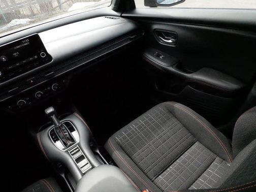 Urban Gray Pearl 2024 Honda HR-V Sport