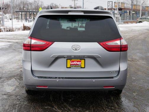2016 Toyota Sienna XLE