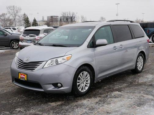 2016 Toyota Sienna XLE