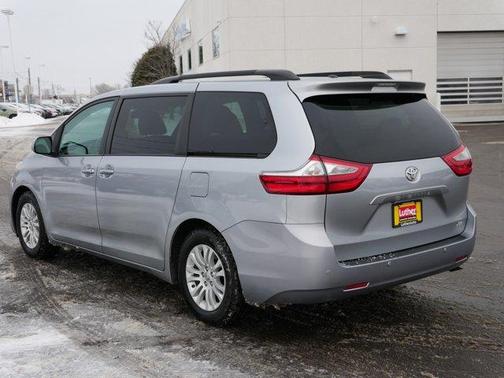 2016 Toyota Sienna XLE
